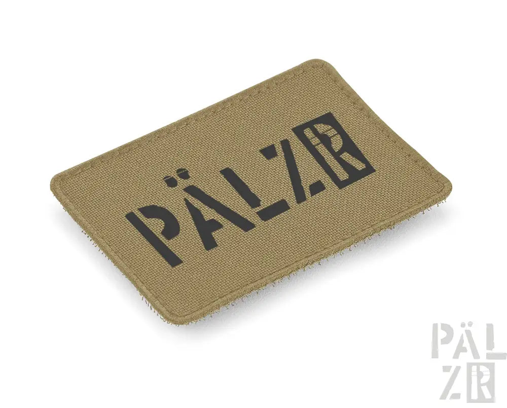 Braunes taktischer Patch mit schwarzem Text ’Pälzar’ und Klettverschluss.