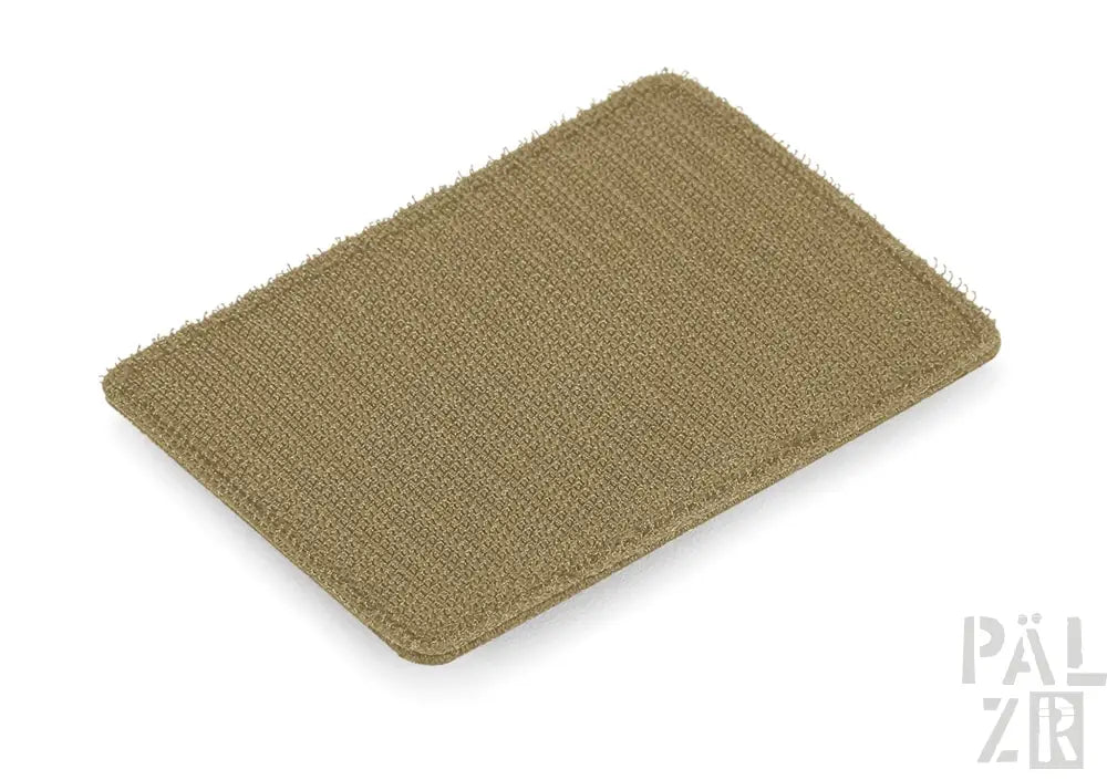 Olivgrüne Texturmatte mit rechteckiger Form und abgerundeten Kanten.