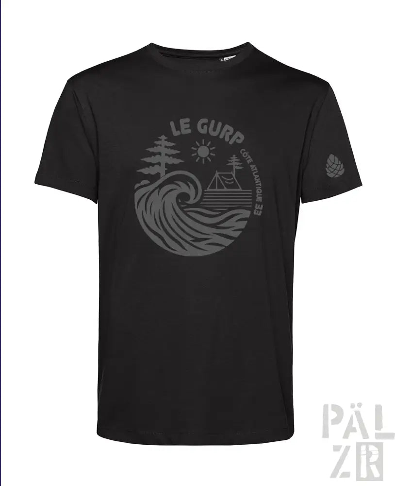 Schwarzes T-Shirt mit Wellen-Grafik und Camping-Elementen, ’le gurn’ Logo.