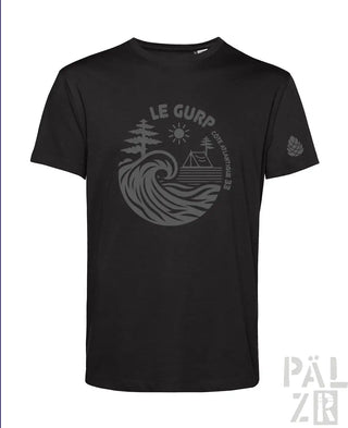Schwarzes T-Shirt mit Wellen-Grafik und Camping-Elementen, ’le gurn’ Logo.