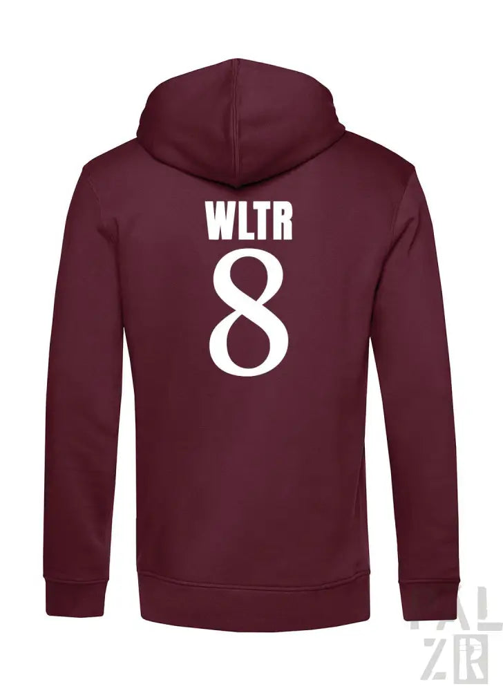 Bordeauxfarbene Kapuzenjacke mit weißem Text- und Zahlen-Design, wahrscheinlich aus Baumwolle oder Polyester-Mischung gefertigt.