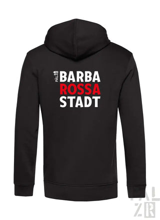 Schwarzer Hoodie mit dem Text ’barba rossa stadt’ in Weiß und Rot auf dem Rücken.