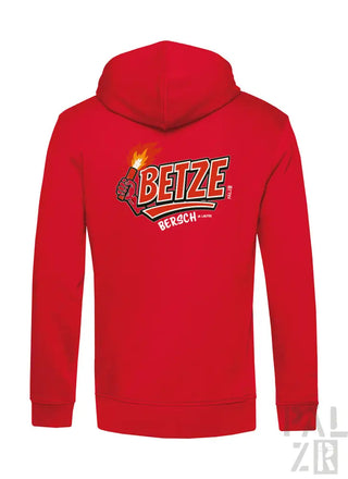 Rote Kapuze mit Betze-Logo und Flammen-Design.