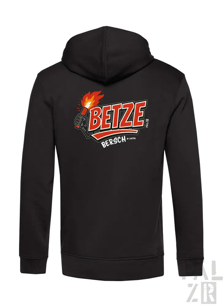 Schwarze Hoodie mit Flammendesign und ’betze bergch’-Text.