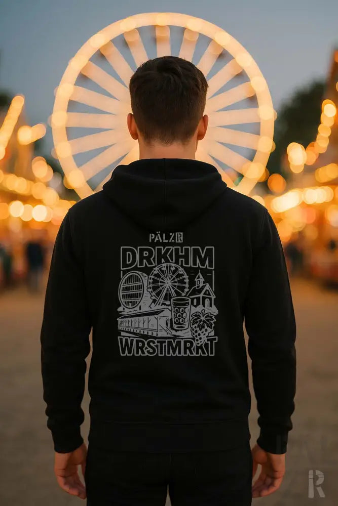 Schwarze Hoodie mit weißem Grafikdesign, das Elemente eines Vergnügungsparks und Text zeigt.