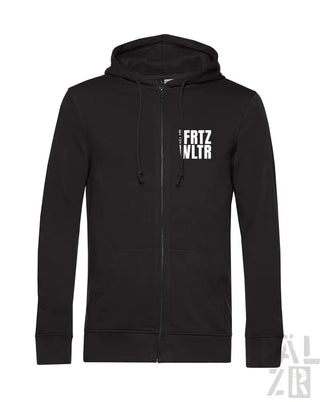 Schwarze Kapuzenjacke mit Reißverschluss und weißem Textdesign, wahrscheinlich aus Baumwolle oder Polyester-Mischung gefertigt.