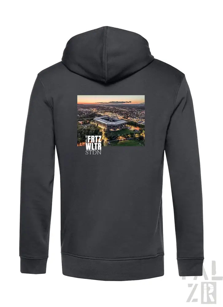 Holzkohlegrauer Hoodie mit einem lebendigen Stadtpanorama-Grafik auf dem Rücken.