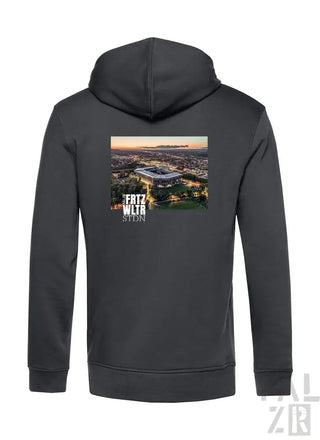Holzkohlegrauer Hoodie mit einem lebendigen Stadtpanorama-Grafik auf dem Rücken.