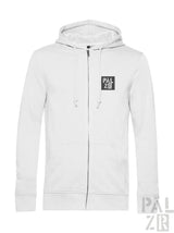 Weiße Kapuzenjacke mit Reißverschluss, schwarzem Logo und Kordelzügen.
