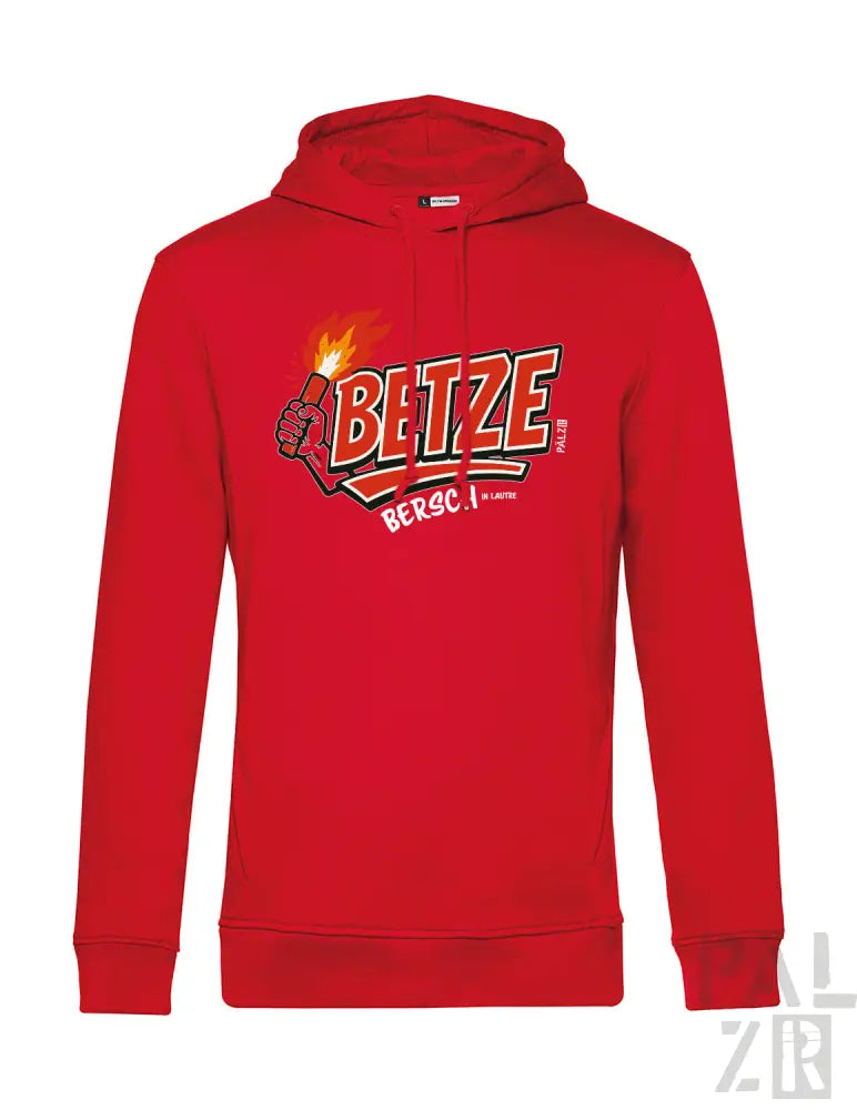 Rote Kapuzenjacke mit ’betze’-Grafik und Flammen-Design, wahrscheinlich aus Baumwolle oder Polyester-Mischung.