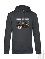 Darkgrauer männer hoodie mit kapuze und grafik des fritz-walter-stadions aus der vogelperspektive