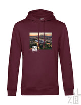 Maroon herren hoodie mit aufdruck eines stadion-luftbilds und text fritz wltr stdn darunter in verschiedenen farben