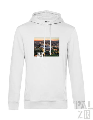 Weißer männer hoodie mit gedrucktem luftbild vom fritz-walter-stadion bei sonnenuntergang und fritz walter text