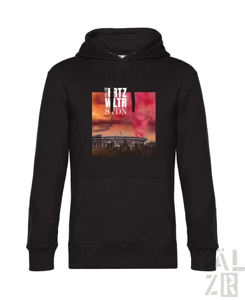 Schwarze Hoodie mit Grafikdesign eines Stadions und Text „ortz wiltr satdn“ auf der Vorderseite.