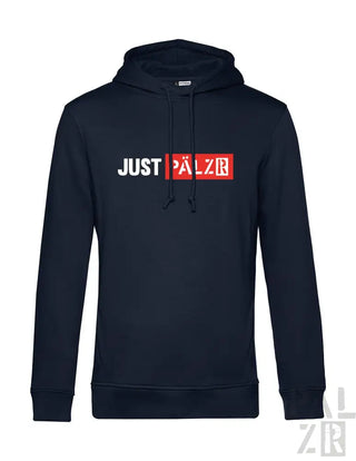 Marineblaue Kapuzenjacke mit ’just pälzr’-Logo in Weiß und Rot, aus weichem Baumwollmaterial gefertigt.