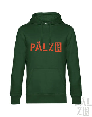 Grüner Pilz-Hoodie mit orangem Logo und Kordelzügen.
