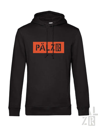 Schwarzer Hoodie mit ’pälzr’-Logo in Rot und Weiß, Material eines Kapuzen-Sweatshirts.