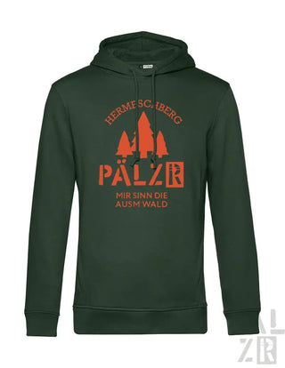 Waldgrüner Hoodie mit orangefarbenem Text und Design, das eine Baum-Silhouette zeigt.