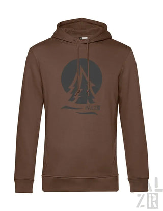 Braune Kapuzenjacke mit Baum- und Segelboot-Design, zr-Logo am Ärmel.