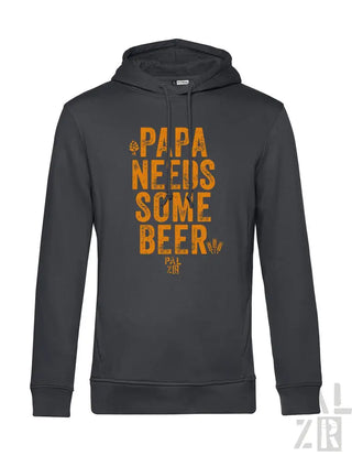 Holzkohle-graue Kapuzenjacke mit dem Text „papa braucht ein bisschen Bier“ in Orange und Weiß, mit einem Kapuzendesign.