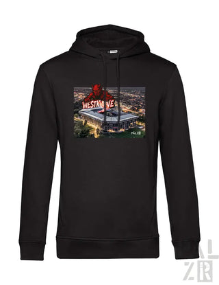 Schwarzer Hoodie mit Grafikdesign eines Stadions und einer Skyline, mit dem Text ’westside’ in Rot.