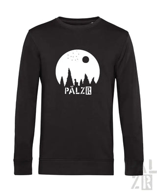 Schwarzes Sweatshirt mit weißem grafischen Design, das eine Waldsilhouette und das Wort ’palzr’ in fetten Buchstaben zeigt.