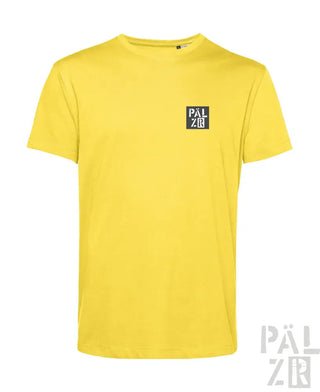 Gelbes T-Shirt mit einem quadratischen Logo auf der Brust.