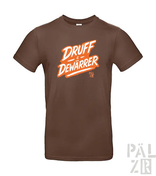 Braunes T-Shirt mit ’druff & dewarrer’-Design in Orange und Weiß, das ein beliebtes Markenlogo aufweist.