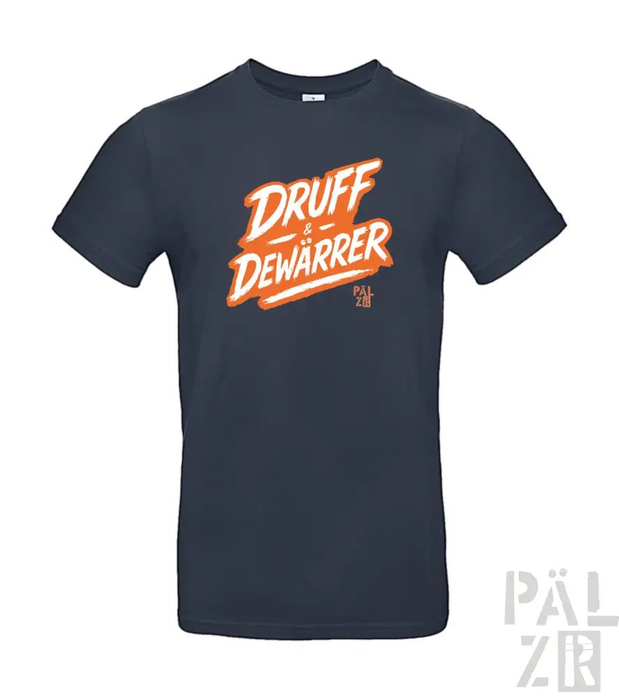 Marineblaues T-Shirt mit orange- und weißem ’druff dewarrer’ Grafikdesign, das eine retro-stilige Schriftart aufweist.