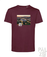 Männer t-shirt aus baumwolle in dunkelrot mit grafischem luftbild des fritz-walter-stadions und weißen schriftzügen