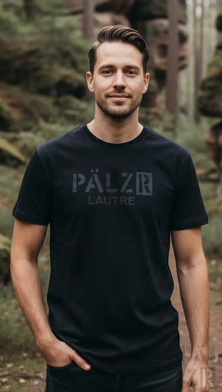 Schwarzes kurzarm t shirt männer mit dunkelgrauem pälzr lautre logo auf der brust verschiedene farben