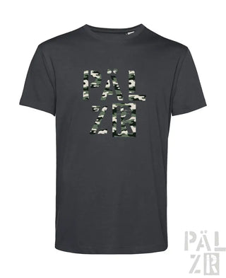 Schwarzes Tarnmuster-T-Shirt mit ’päl zr’ Logo.