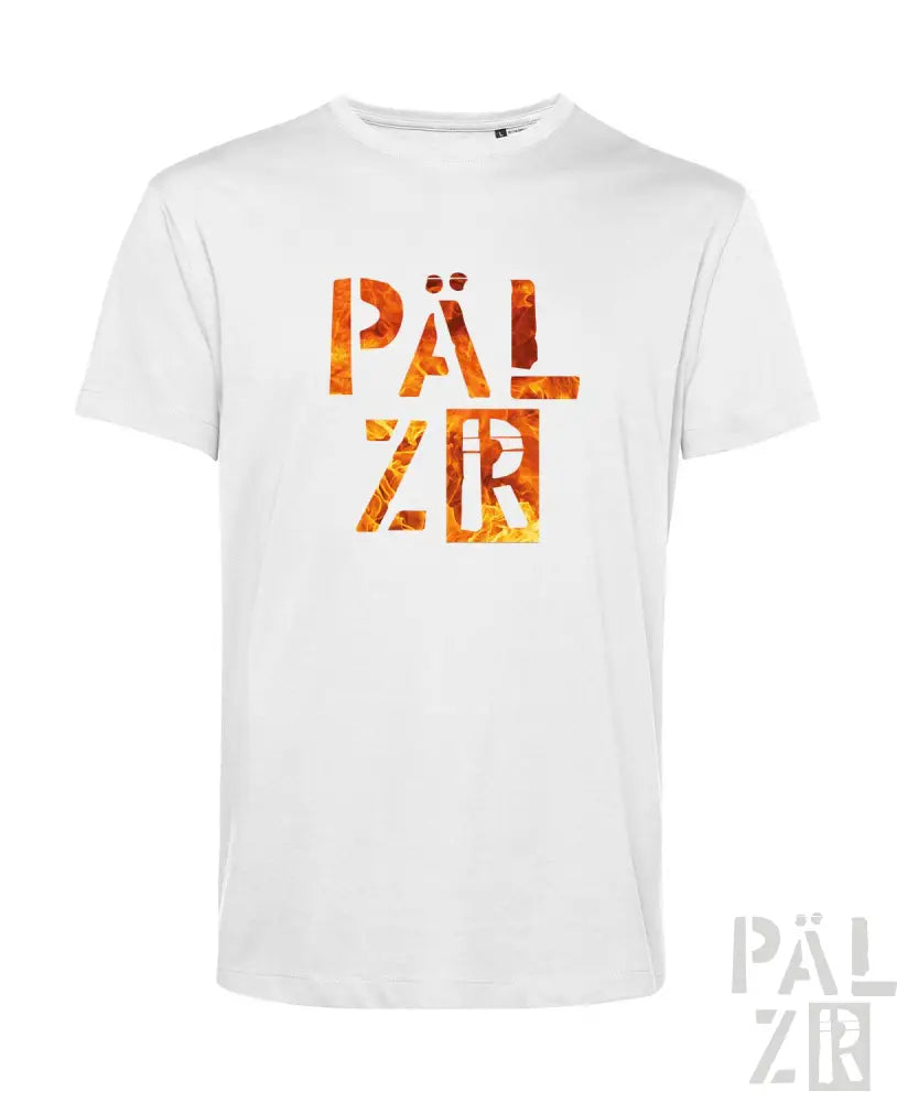 Weißes T-Shirt mit ’pälzr’-Text in feurigem orange- und gelbem Design, aus Baumwolle gefertigt.