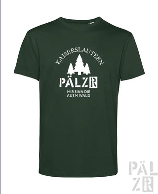 Grünes T-Shirt mit weißem Text und Design, das ’kaiserslautern pälzer’ und Bäume zeigt, aus Baumwolle.