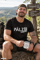 Weiße emaille tasse mit schwarzem rand und handschriftlichem text mein’s heimtotal männer tshirt pälzr zugezoh diverse farben
