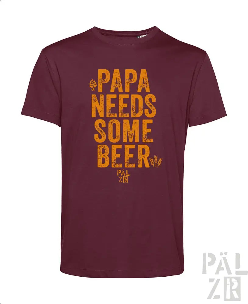 Bordeaux-T-Shirt mit Design „papa braucht ein Bier“ in Orange und Weiß, mit einem Handabdruck am unteren Rand.