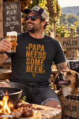 Schwarzes männer t-shirt mit auffälligem gelbem papa needs some beer schriftzug in angesagter vintage schriftart