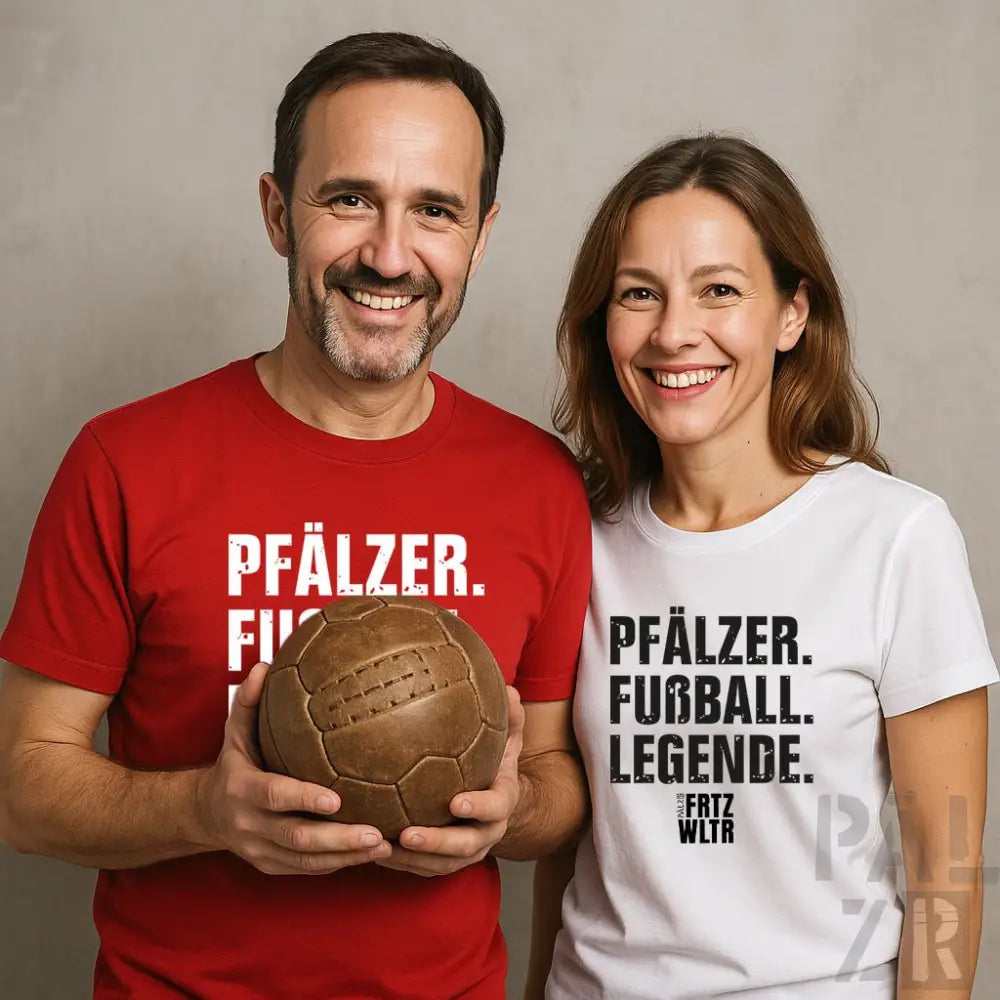 Vintage Lederfußball mit aufwendiger Naht und braunem Farbton.