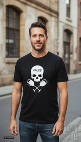 Schwarzes männer t-shirt mit weißem schädel und gekreuzten weingläsern sowie pälzib schrift für weinpirat fans