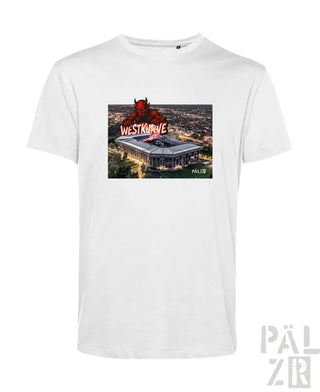 Weißes T-Shirt mit grafischem Design eines Stadions und einer Teufel-Figur, mit dem Text „westkurve“ in Rot.