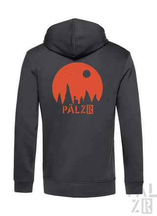 Kohle-graue Kapuzenjacke mit orange-rotem Design, das eine Silhouette einer Stadtlandschaft vor der Sonne zeigt, markiert mit ‚palzr‘ in fetten Buchstaben.