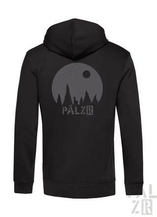 Schwarzer Hoodie mit Mond- und Baum-Design, pálzr-Logo.