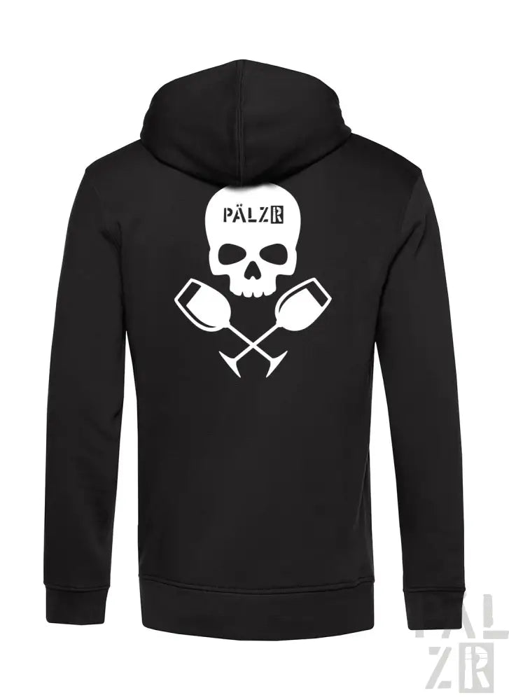 Schwarzer Hoodie mit Totenkopf- und gekreuzten Krügen-Design, weißer Text „pälzb“ auf dem Rücken.