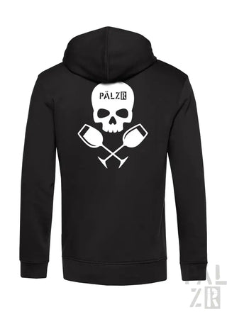 Schwarzer Hoodie mit Totenkopf- und gekreuzten Krügen-Design, weißer Text „pälzb“ auf dem Rücken.