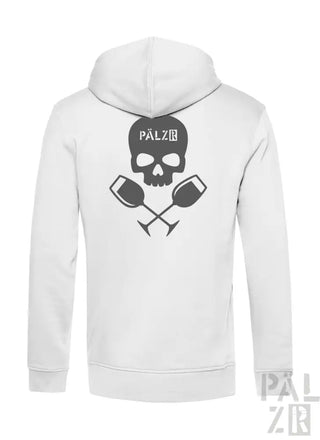 Weißes Hoodie mit Totenkopf- und gekreuzten Krügen-Design, schwarzer Text ’pälzi’ auf dem Rücken.