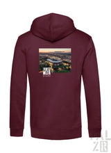 Maroon zip-up hoodie mit gedrucktem grafik eines stadion-luftbildes und fritz wltr stdn text darunter für männer