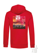 Roter zip-up hoodie männer mit printed grafik eines stadions unter sonnenuntergang und text frtz wltr stdn