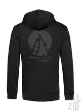 Schwarzer männer zipper mit grauem pälzrwald zwei stylisiertem kiefernbaum grafik und palz markenname darunter
