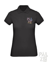 Schwarzes Poloshirt mit farbigem ’palzb’-Logo auf der Brust, aus Baumwolle gefertigt.
