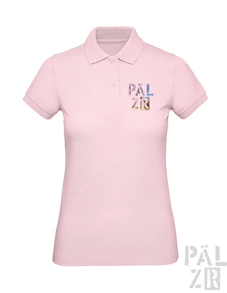 Hellrosa Poloshirt mit ’palzir’-Logo in mehrfarbigen Buchstaben auf der Brust.